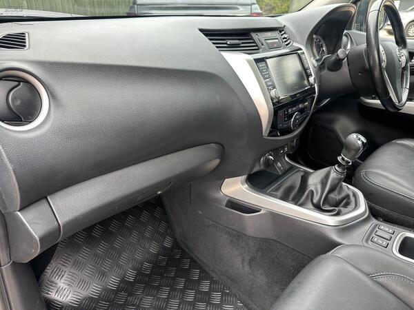 Nissan Navara 2.3 dCi N-Guard 4WD Euro 6 (s/s) 4dr at 31th