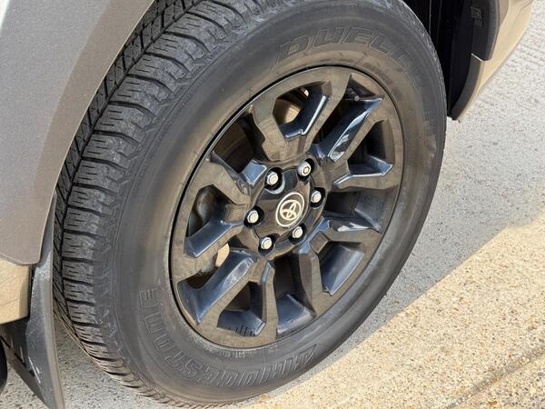 Toyota Hilux 2.8 D-4D Invincible X Auto 4WD Euro 6 (s/s) 4dr at 32th