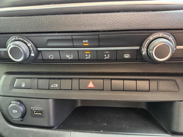 Vauxhall Vivaro 2.0 Turbo D 3100 Pro L2 H1 Euro 6 (s/s) 6dr at 14th