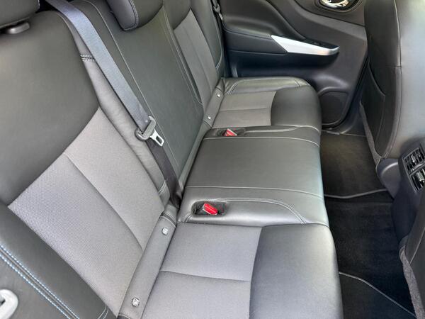 Nissan Navara 2.3 dCi N-Guard Auto 4WD Euro 6 4dr at 18th