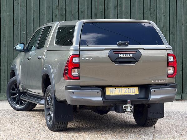 Toyota Hilux 2.8 D-4D Invincible X Auto 4WD Euro 6 (s/s) 4dr at 12th