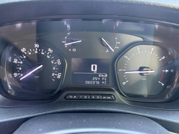Peugeot Expert 1.5 BlueHDi 1000 Professional Premium Standard Panel Van MWB Euro 6 (s/s) 6dr at 11th