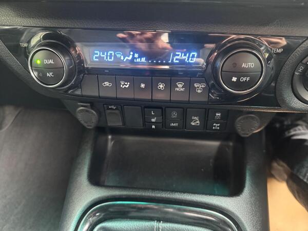 Toyota Hilux 2.8 D-4D Invincible X 4WD Euro 6 (s/s) 4dr at 40th