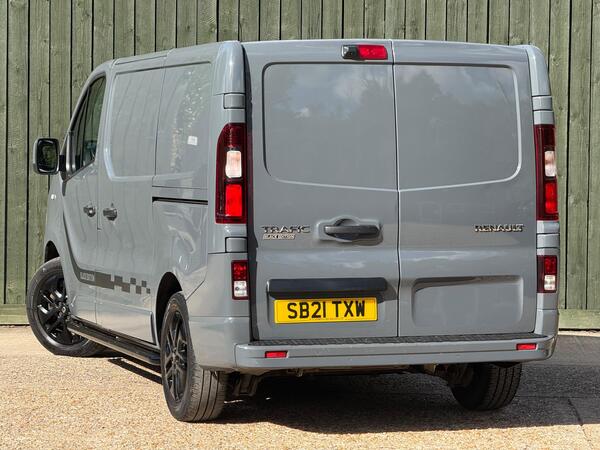 Renault Trafic 2.0 dCi ENERGY 28 Black Edition SWB Standard Roof Euro 6 (s/s) 5dr at 20th