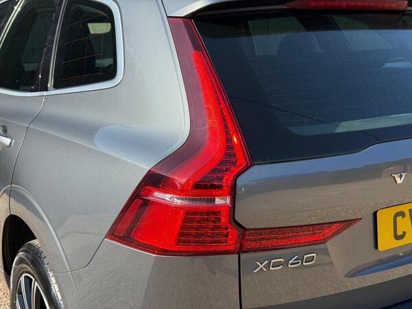 Volvo XC60 2.0 D5 PowerPulse Inscription Auto AWD Euro 6 (s/s) 5dr at 39th