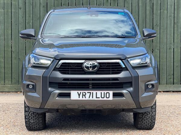 Toyota Hilux 2.8 D-4D Invincible X 4WD Euro 6 (s/s) 4dr at 3th