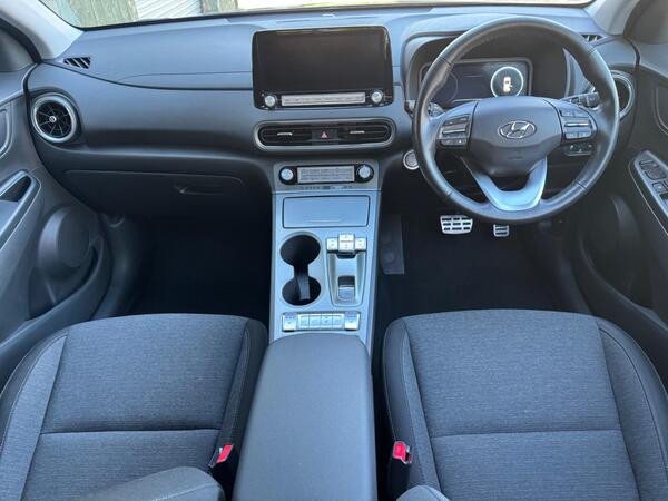 Hyundai KONA 64kWh Premium Auto 5dr (10.5kW Charger)
