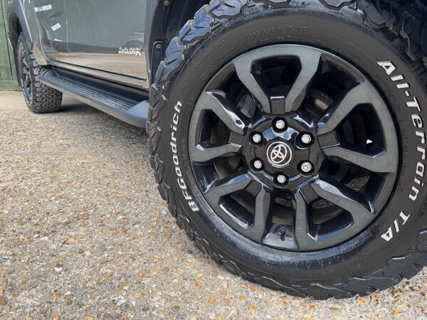 Toyota Hilux 2.8 D-4D Invincible X 4WD Euro 6 (s/s) 4dr at 33th