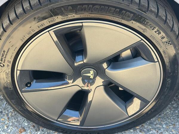 Tesla Model 3 (Dual Motor) Long Range Auto 4WDE 4dr at 26th