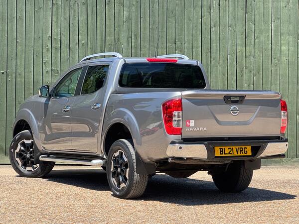 Nissan Navara 2.3 dCi Tekna Auto 4WD Euro 6 4dr at 13th