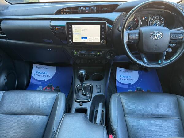 Toyota Hilux 2.8 D-4D Invincible X Auto 4WD Euro 6 (s/s) 4dr at 2th