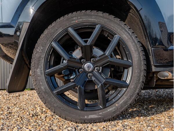 LAND ROVER DEFENDER X-DYNAMIC SE D MHEV A - Image 30