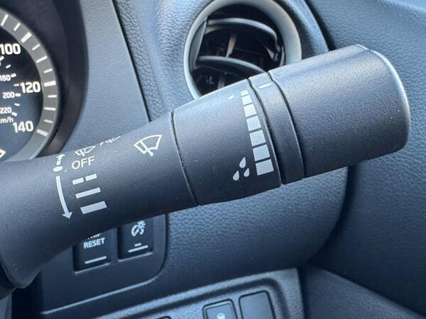 Nissan Navara 2.3 dCi N-Guard Auto 4WD Euro 6 4dr at 34th