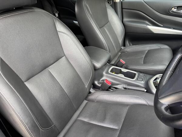 Nissan Navara 2.3 dCi Tekna Auto 4WD Euro 6 4dr at 4th