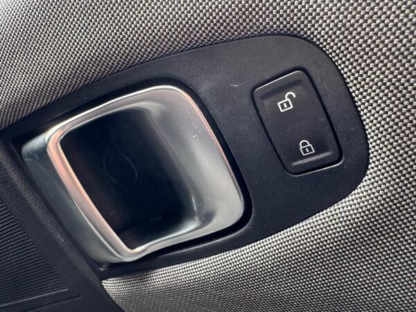 BMW i3 42.2kWh Auto 5dr at 42th