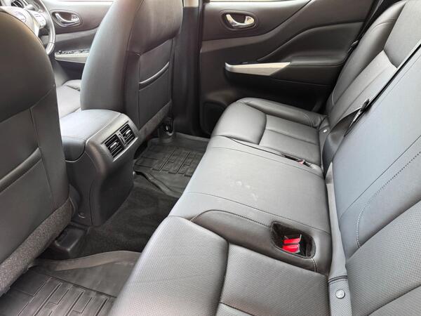 Nissan Navara 2.3 dCi Tekna 4WD Euro 6 (s/s) 4dr at 12th