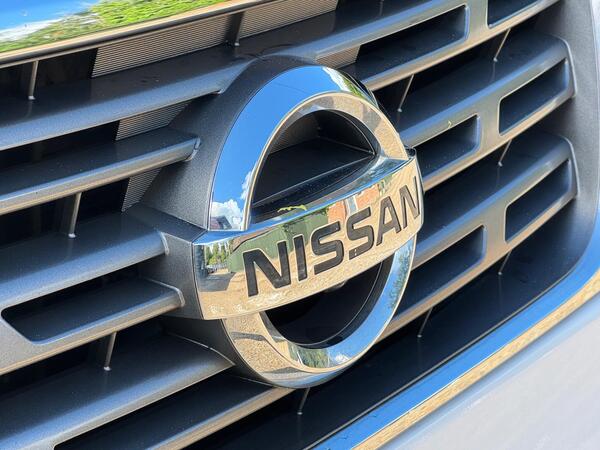 Nissan Navara 2.3 dCi Tekna Auto 4WD Euro 6 4dr at 36th