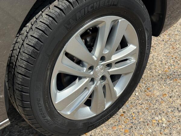 Peugeot Expert 2.0 BlueHDi 1400 Asphalt Premium + Standard Panel Van MWB Euro 6 (s/s) 6dr at 25th