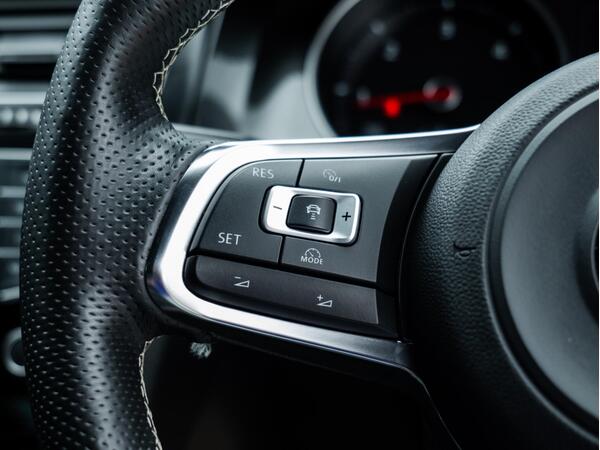 VOLKSWAGEN GOLF GTD S-A - Image 25