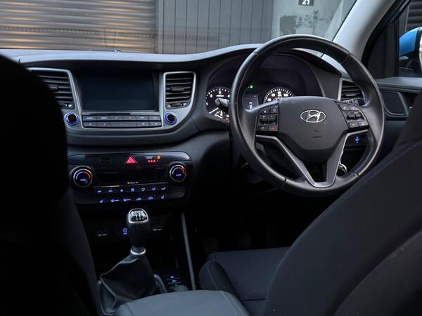 Hyundai TUCSON 1.7 CRDi Blue Drive SE Nav Euro 6 (s/s) 5dr - Image 2