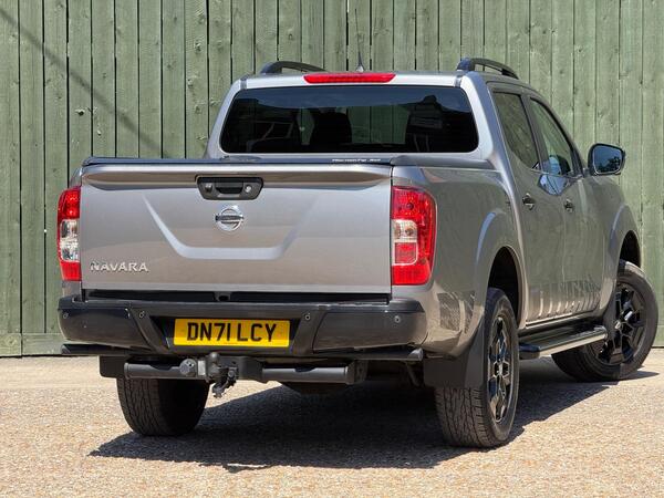 Nissan Navara 2.3 dCi N-Guard Auto 4WD Euro 6 4dr at 20th