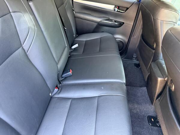 Toyota Hilux 2.4 D-4D Invincible Auto 4WD Euro 6 (s/s) 4dr (TSS) at 27th