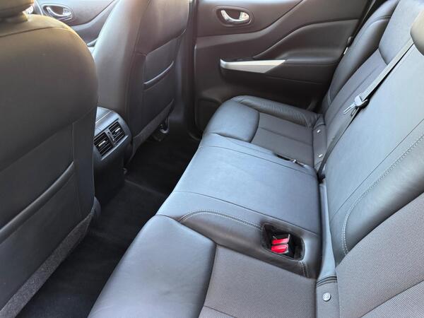 Nissan Navara 2.3 dCi N-Guard Auto 4WD Euro 6 4dr at 20th