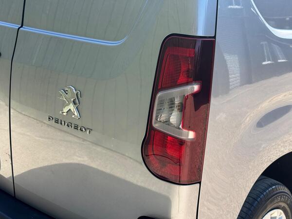 Peugeot Partner 1.5 BlueHDi 1000 Professional Standard Panel Van SWB Euro 6 5dr at 40th