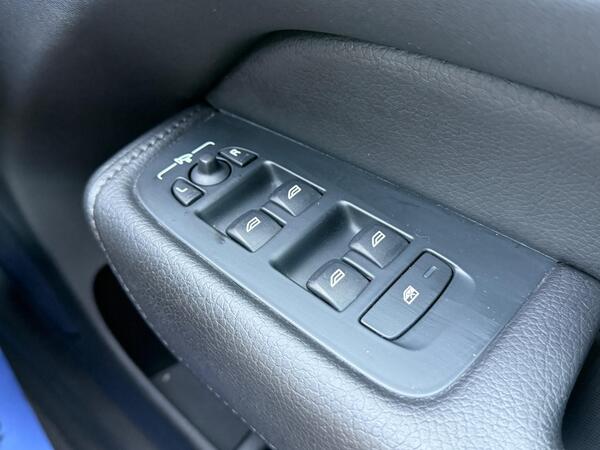 Volvo XC60 2.0 D4 Momentum Auto Euro 6 (s/s) 5dr at 28th