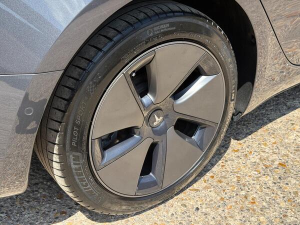 Tesla Model 3 (Dual Motor) Long Range Auto 4WDE 4dr