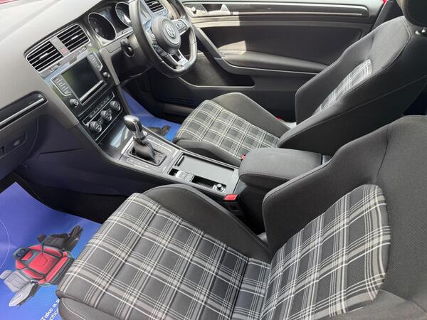Volkswagen Golf 2.0 TDI BlueMotion Tech GTD DSG Euro 6 (s/s) 3dr at 12th