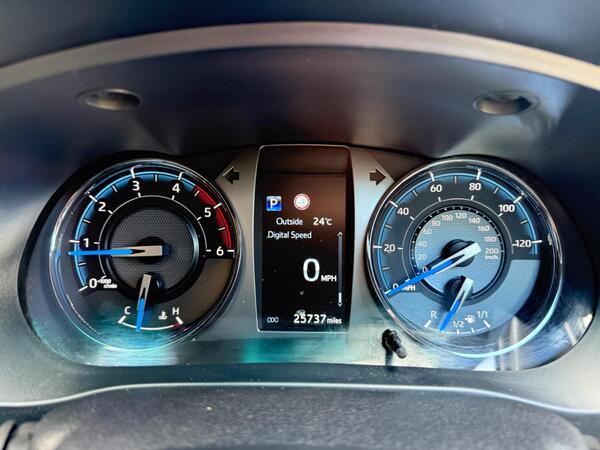 Toyota Hilux 2.8 D-4D Invincible X Auto 4WD Euro 6 (s/s) 4dr at 18th