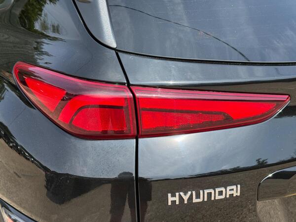 Hyundai KONA 64kWh Premium Auto 5dr (10.5kW Charger)