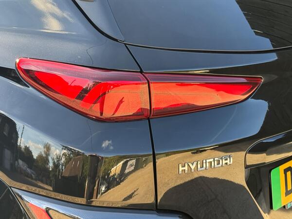 Hyundai KONA 64kWh Premium Auto 5dr (10.5kW Charger)