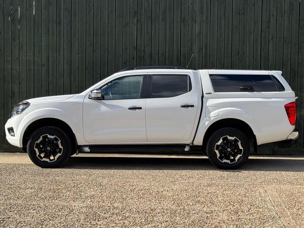 Nissan Navara 2.3 dCi Tekna Auto 4WD Euro 6 4dr at 9th