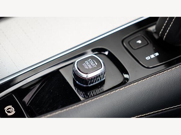 VOLVO XC90 R-DESIGN B5 MHEV AWD AUTO - Image 34