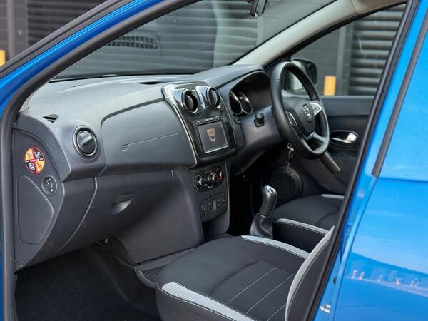 Dacia Sandero Stepway 0.9 TCe Comfort Euro 6 (s/s) 5dr - Image 3
