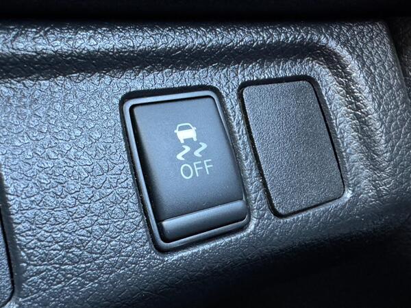 Nissan Navara 2.3 dCi N-Guard Auto 4WD Euro 6 4dr