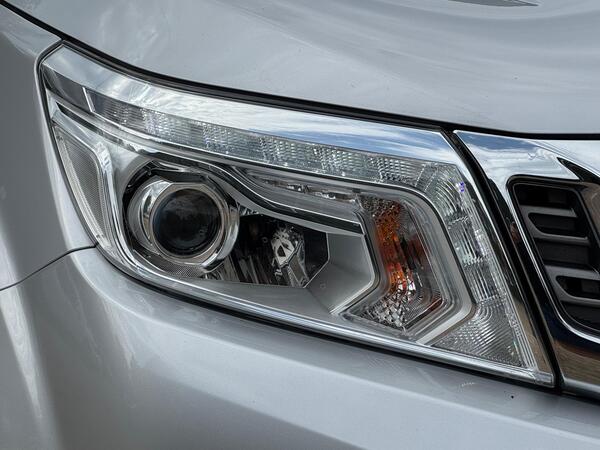 Nissan Navara 2.3 dCi Tekna Auto 4WD Euro 6 4dr at 41th