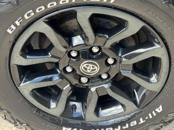 Toyota Hilux 2.8 D-4D Invincible X 4WD Euro 6 (s/s) 4dr at 29th
