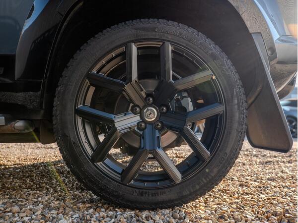 LAND ROVER DEFENDER X-DYNAMIC SE D MHEV A - Image 29