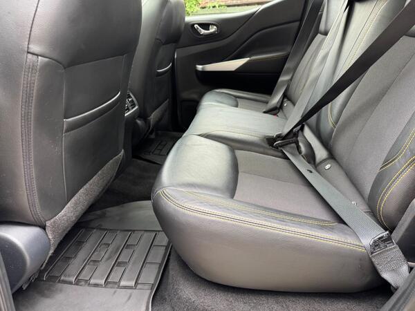 Nissan Navara 2.3 dCi N-Guard Auto 4WD Euro 6 4dr at 36th