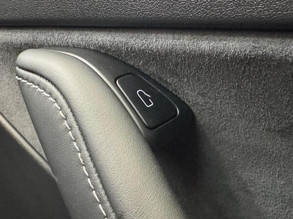 Tesla Model Y (Dual Motor) Long Range Auto 4WDE 5dr