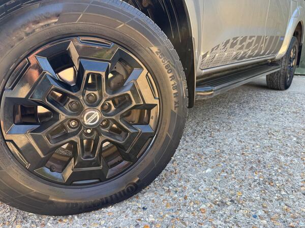 Nissan Navara 2.3 dCi N-Guard Auto 4WD Euro 6 4dr at 31th