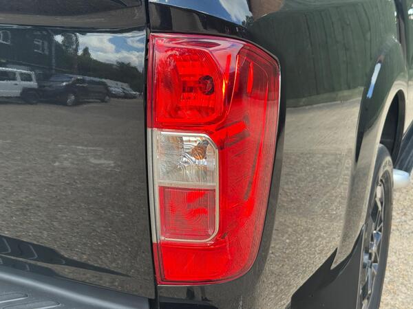 Nissan Navara 2.3 dCi Tekna Auto 4WD Euro 6 4dr