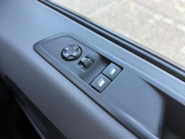 Peugeot Expert 1.5 BlueHDi 1000 Professional Premium Standard Panel Van MWB Euro 6 (s/s) 6dr at 23th