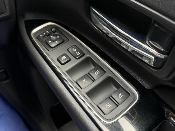 Mitsubishi Outlander 2.4h TwinMotor 13.8kWh Design CVT 4WD Euro 6 (s/s) 5dr at 32th