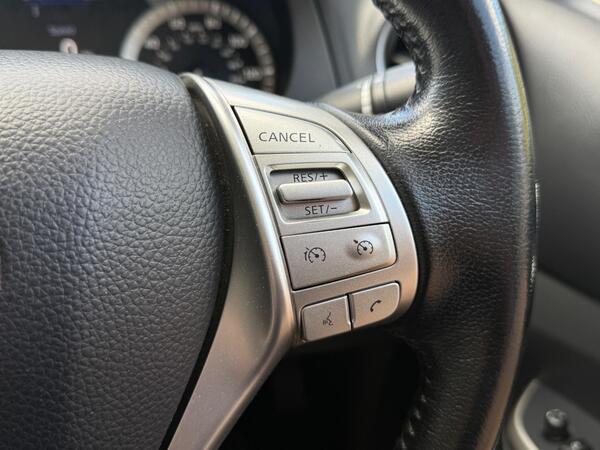 Nissan Navara 2.3 dCi N-Guard Auto 4WD Euro 6 4dr at 35th
