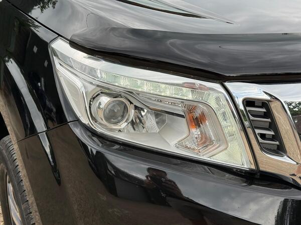 Nissan Navara 2.3 dCi Tekna 4WD Euro 6 (s/s) 4dr
