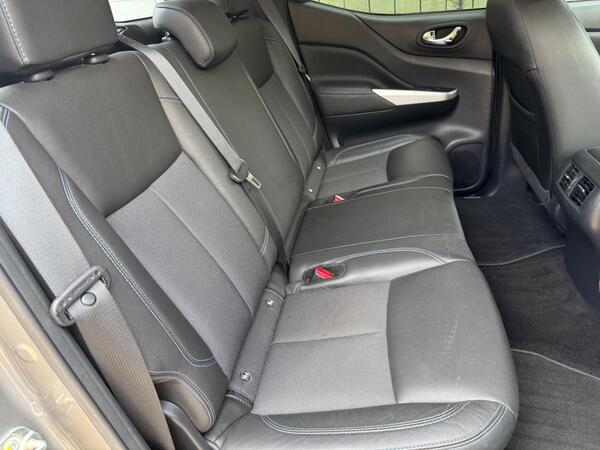 Nissan Navara 2.3 dCi N-Guard Auto 4WD Euro 6 4dr